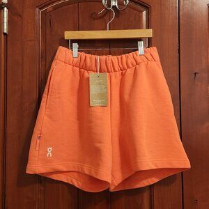ON CLOUD On Running Women's Club Shorts Coral, NWT, Medium